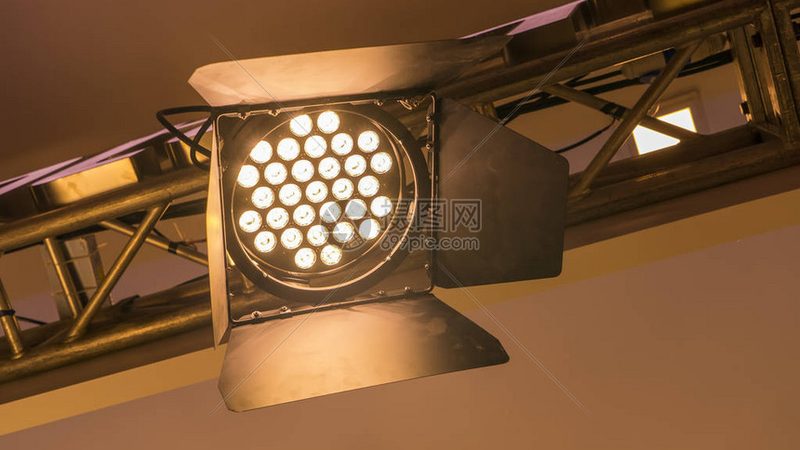 LED筒灯选购：瓦数与尺寸的黄金比例**